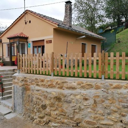 La Casina De La Bisa Villa Soto de las Duenas Buitenkant foto